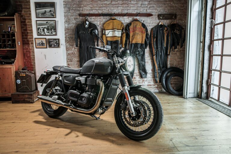 Brixton Cromwell 1200 vs Triumph Bonneville T120: oltre i 3 CV